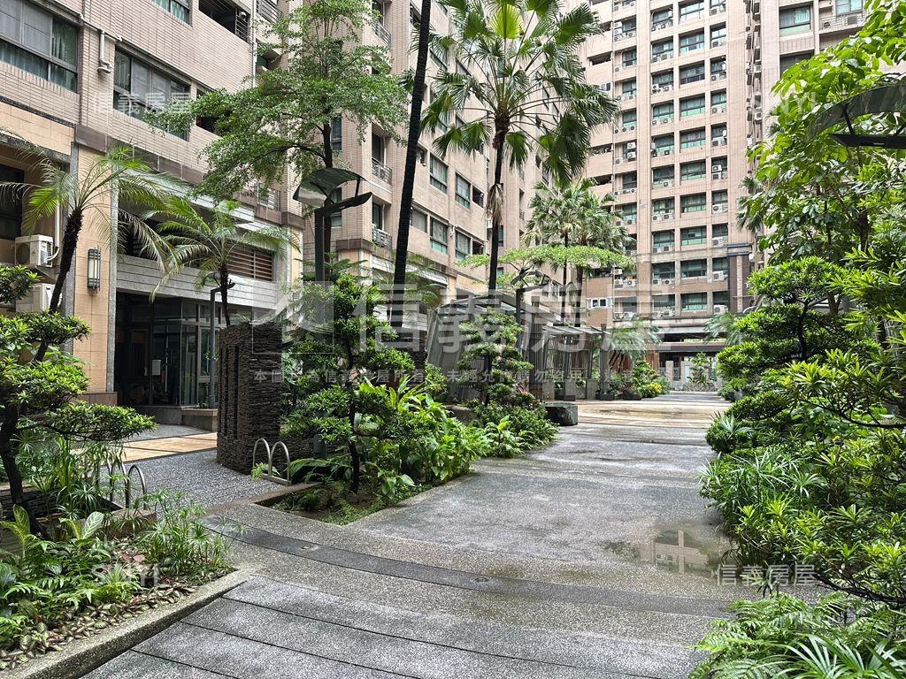 陽光首排綠景三房車位房屋室內格局與周邊環境