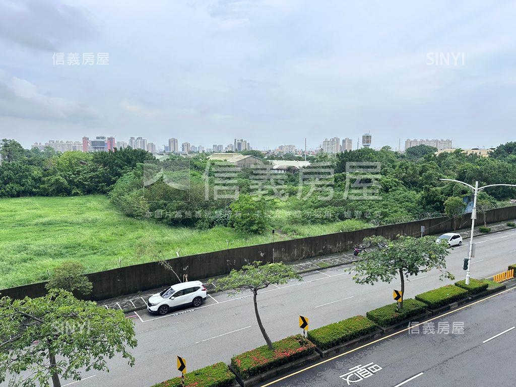 陽光首排綠景三房車位房屋室內格局與周邊環境