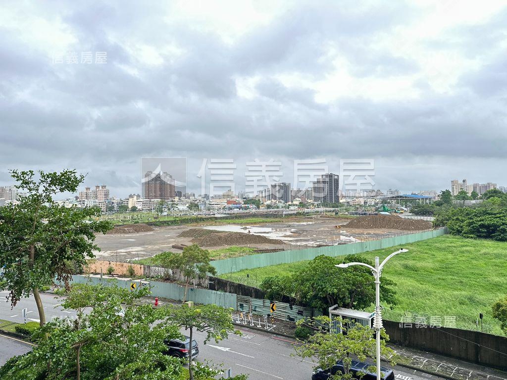 陽光首排綠景三房車位房屋室內格局與周邊環境