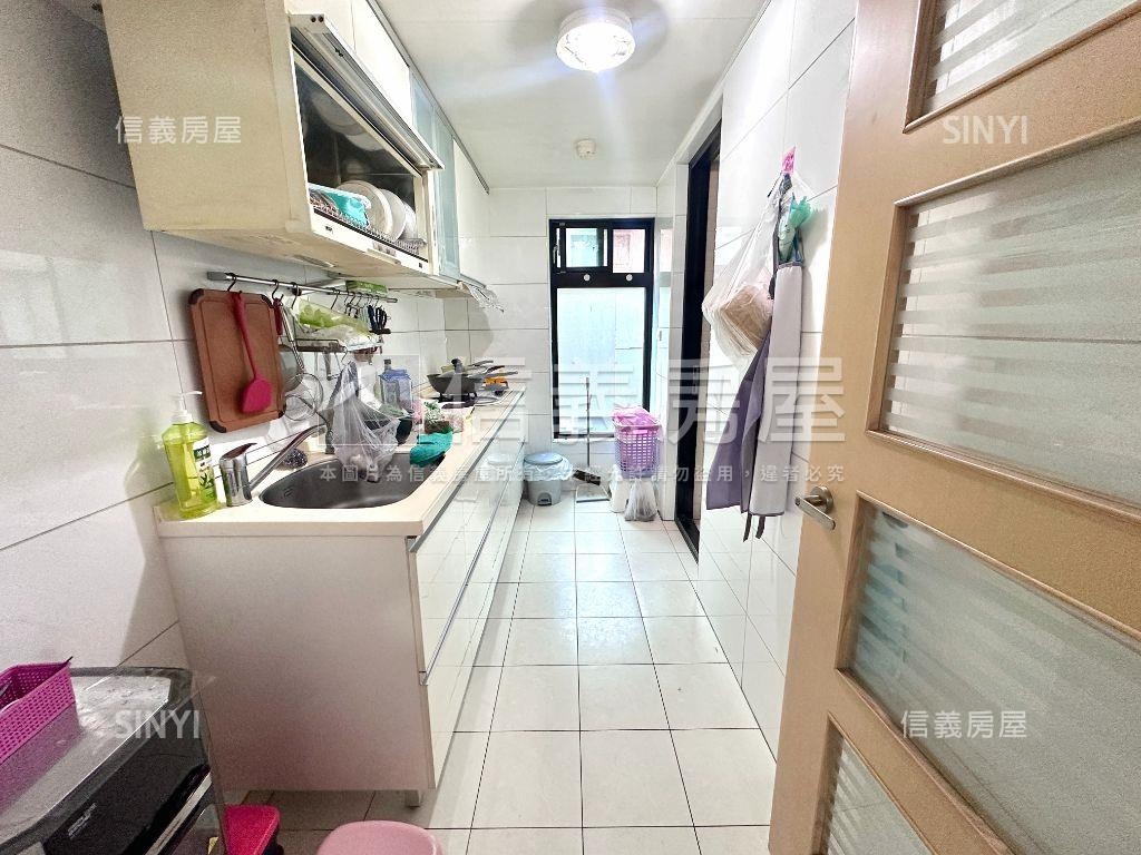 竹城金閣優質三房車位房屋室內格局與周邊環境