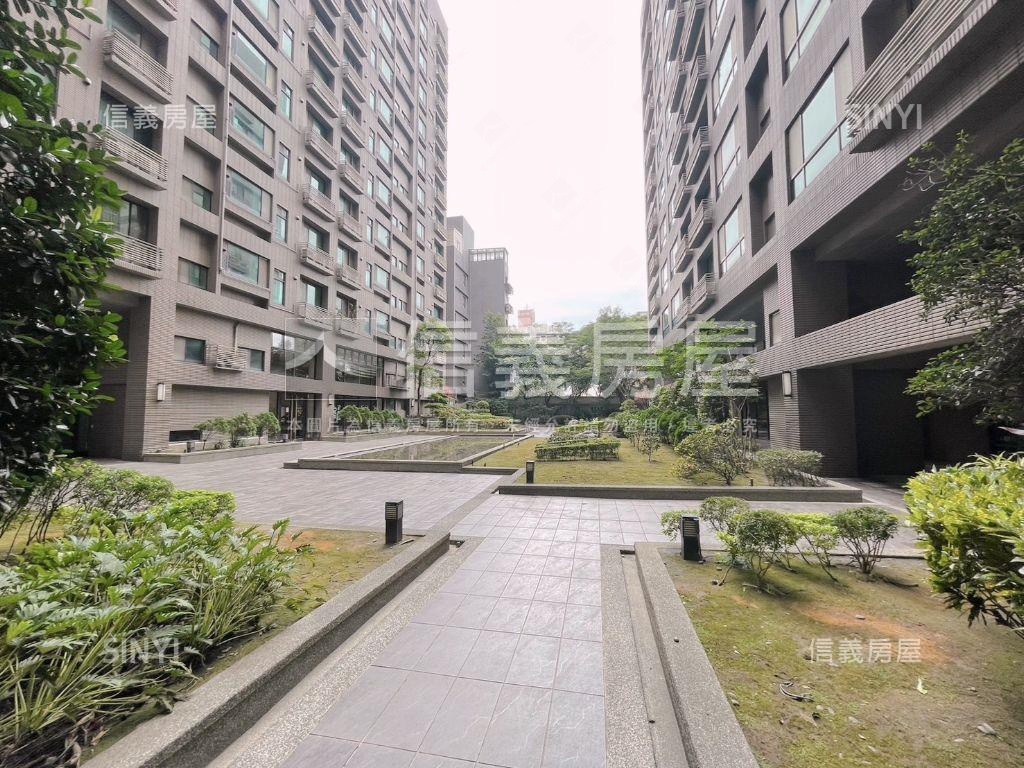 竹城金閣優質三房車位房屋室內格局與周邊環境