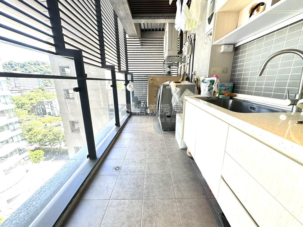 五峰鑫洋百景精致裝潢房屋室內格局與周邊環境