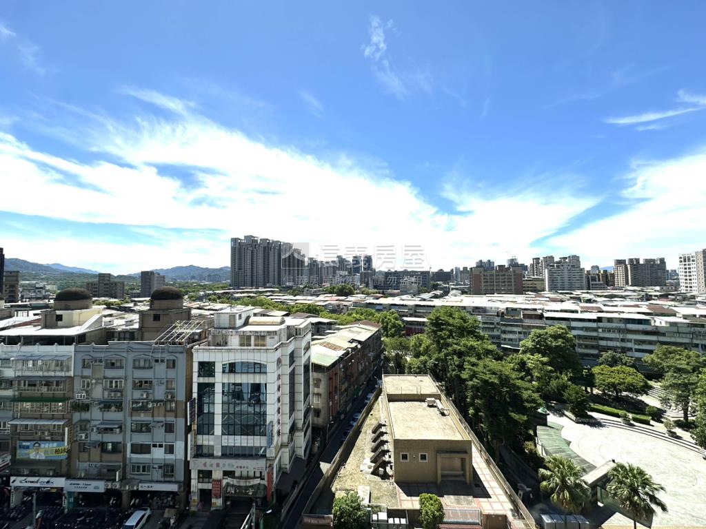 五峰鑫洋百景精致裝潢房屋室內格局與周邊環境