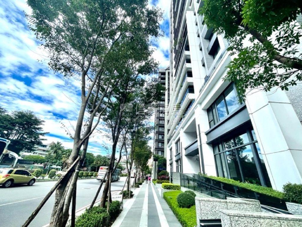 五峰鑫洋百景精致裝潢房屋室內格局與周邊環境