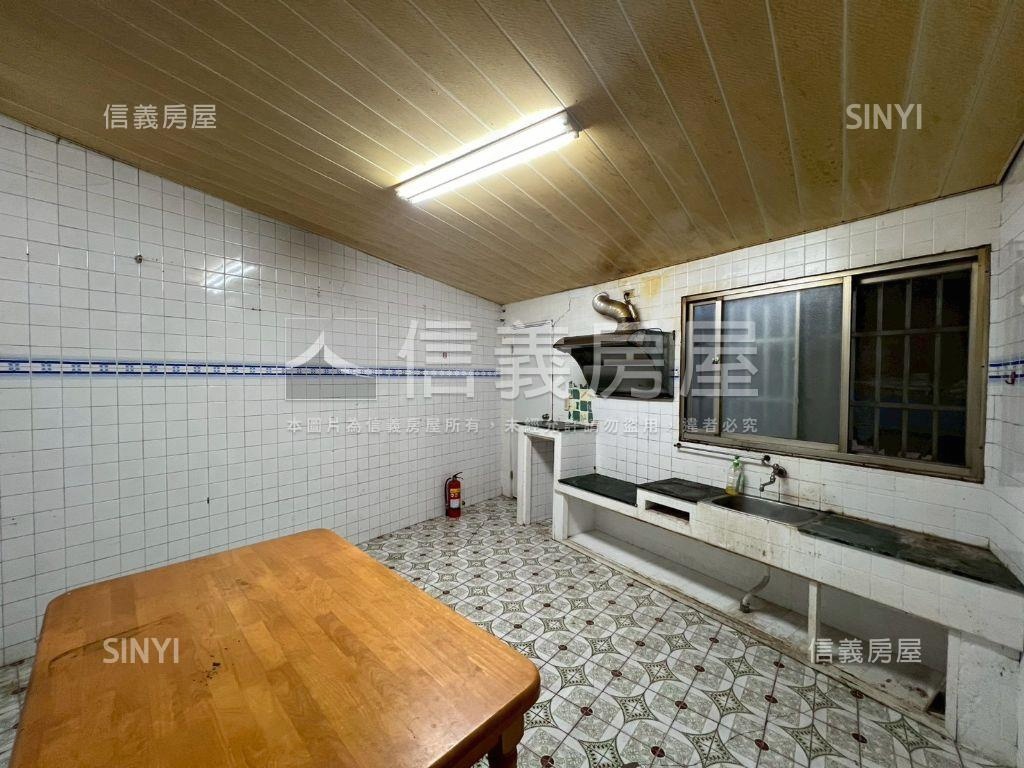 南區小資成交透天房屋室內格局與周邊環境