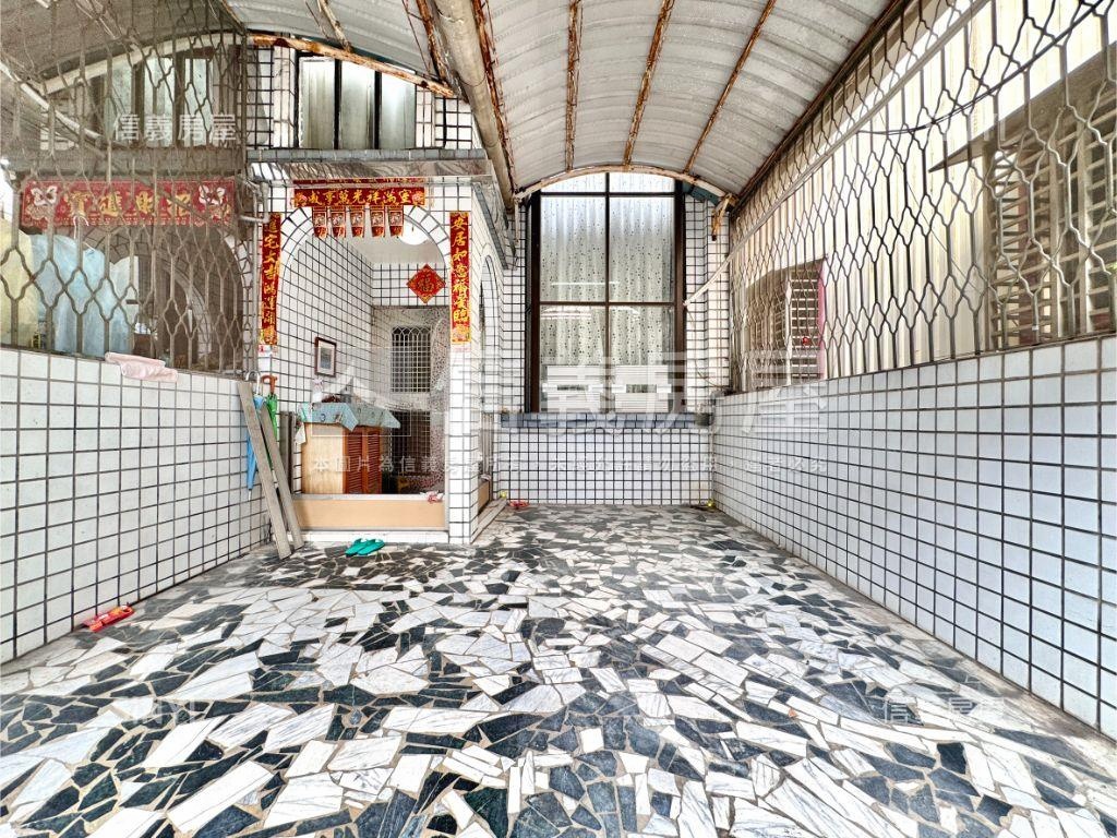 旗山市區有車庫透天房屋室內格局與周邊環境