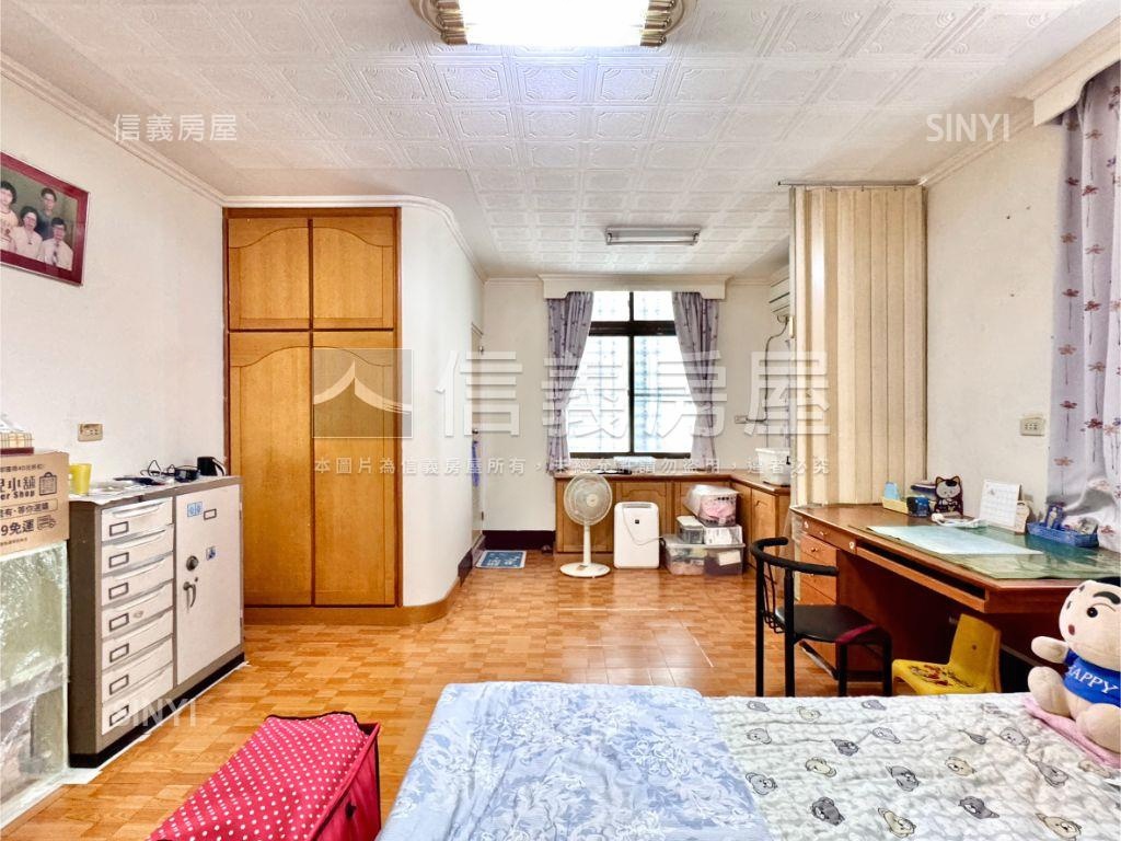 旗山市區有車庫透天房屋室內格局與周邊環境