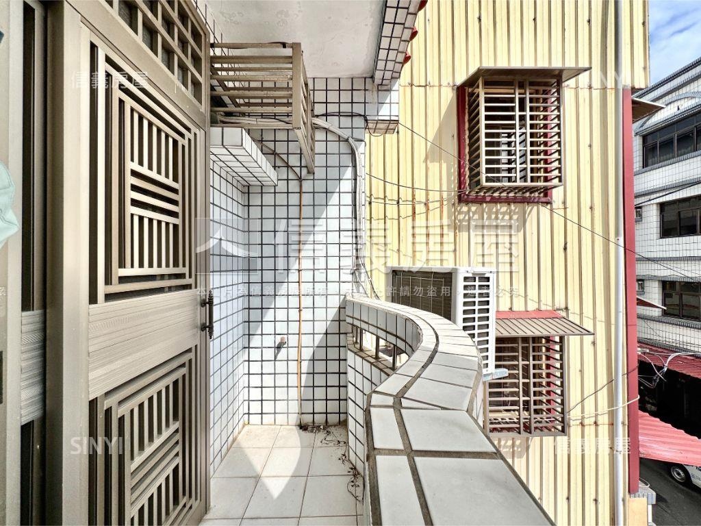 旗山市區有車庫透天房屋室內格局與周邊環境