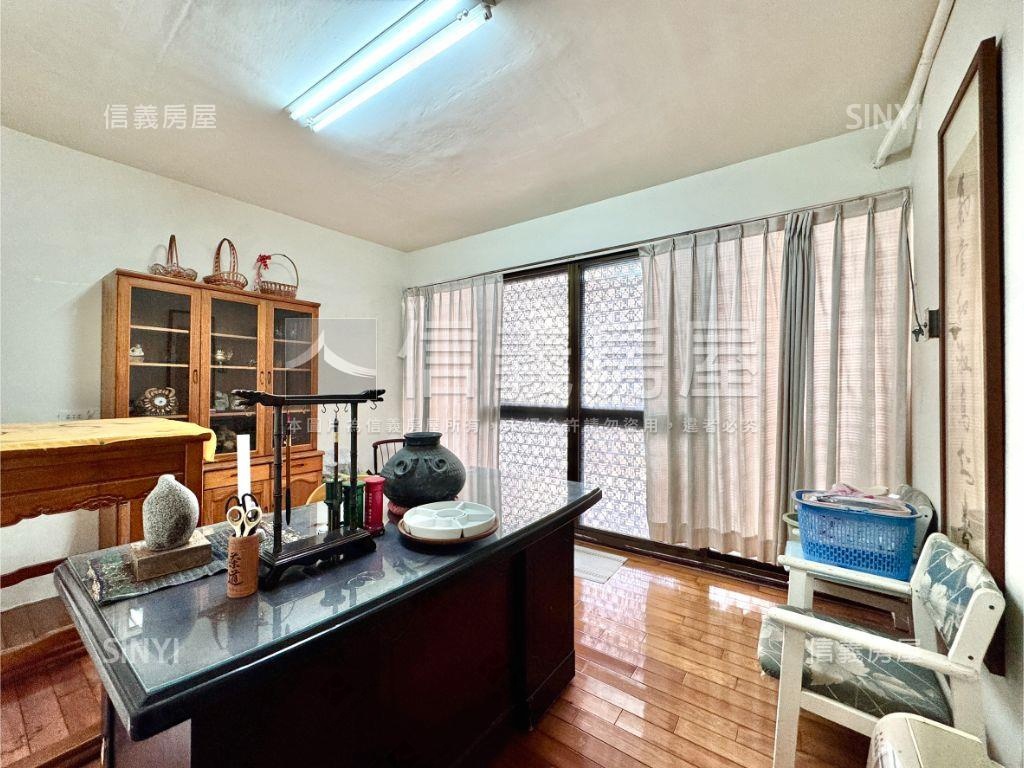 旗山市區有車庫透天房屋室內格局與周邊環境