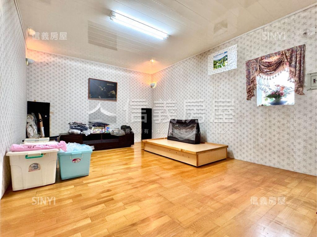 旗山市區有車庫透天房屋室內格局與周邊環境