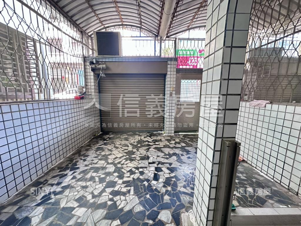 旗山市區有車庫透天房屋室內格局與周邊環境