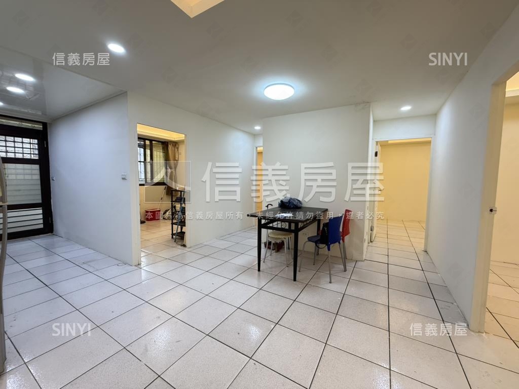 一中商圈。電梯四房房屋室內格局與周邊環境
