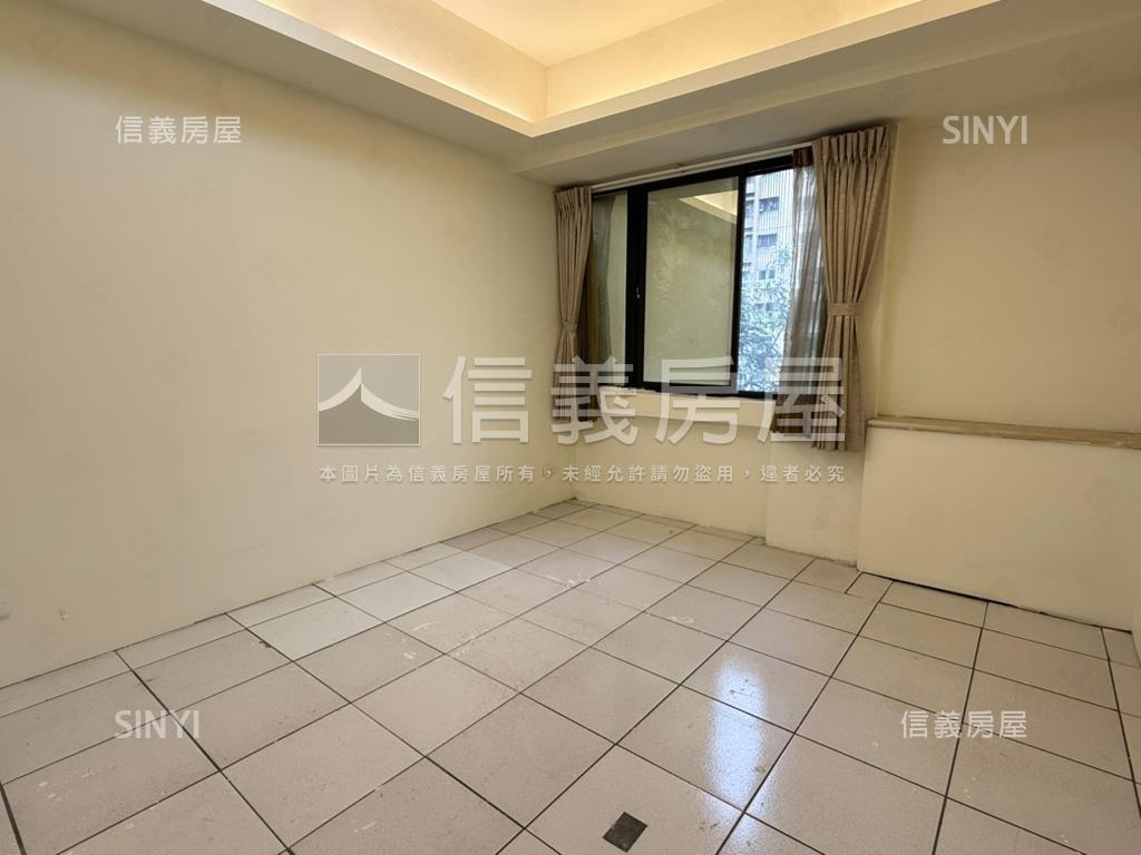一中商圈。電梯四房房屋室內格局與周邊環境