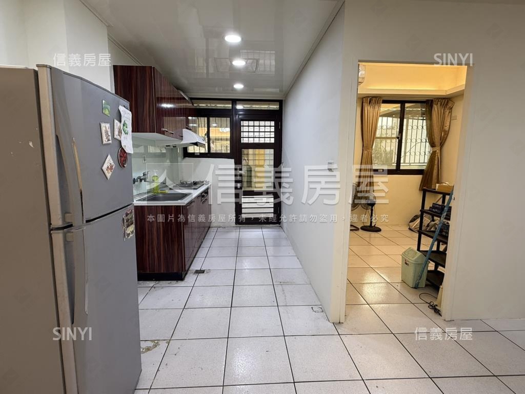一中商圈。電梯四房房屋室內格局與周邊環境