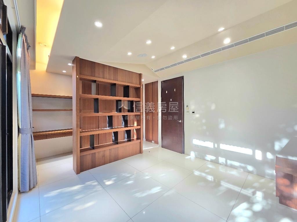 康橋《朗悅裝潢樹海別墅》房屋室內格局與周邊環境