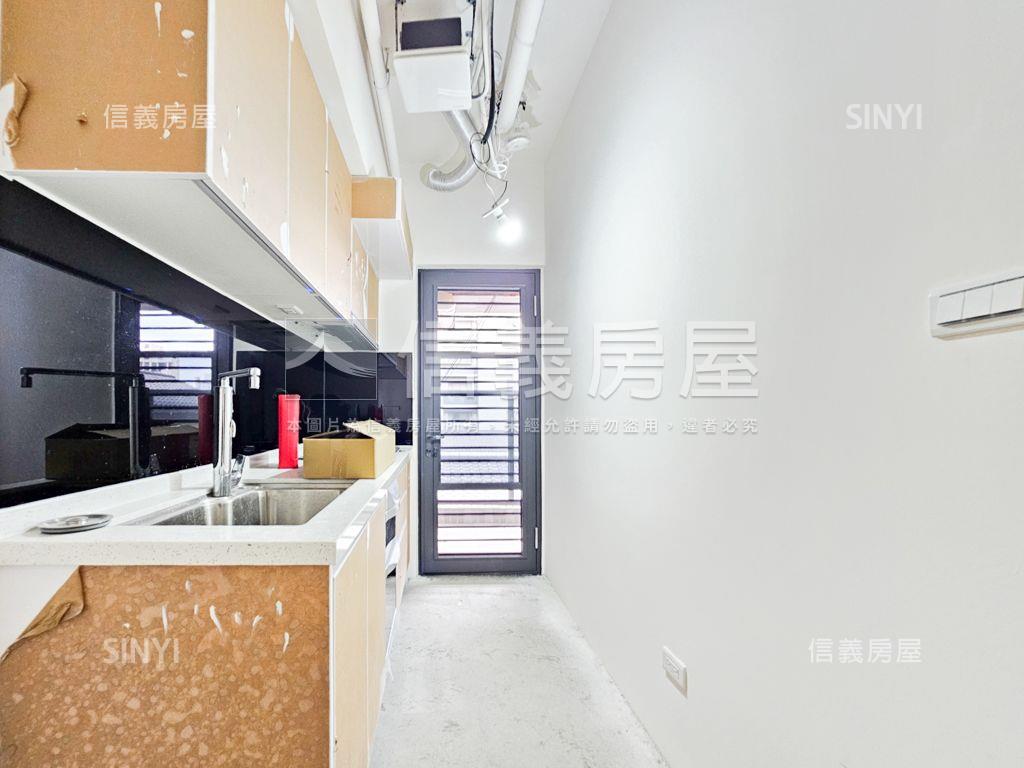 鵬躍序景觀３房車位房屋室內格局與周邊環境