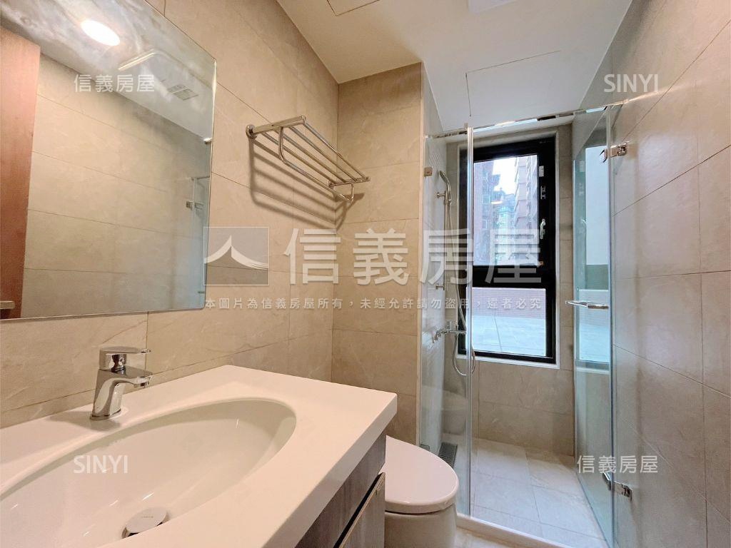 長堤凰澄露臺三房車位房屋室內格局與周邊環境