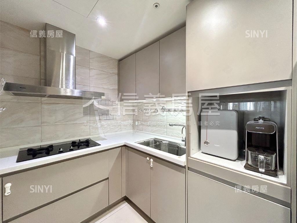 專任稀有次頂樓三房露臺戶房屋室內格局與周邊環境