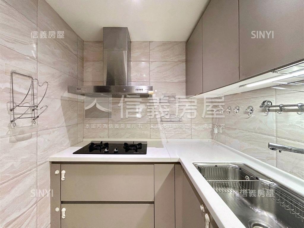 專任稀有次頂樓三房露臺戶房屋室內格局與周邊環境