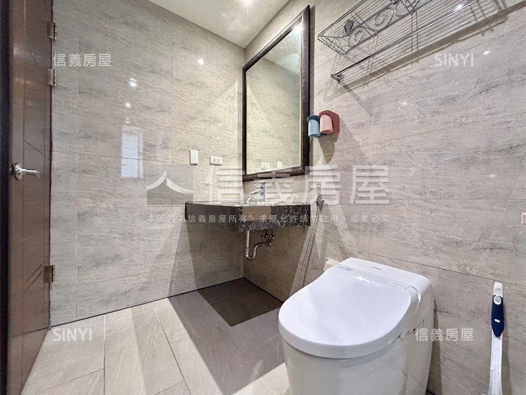 專任稀有次頂樓三房露臺戶房屋室內格局與周邊環境