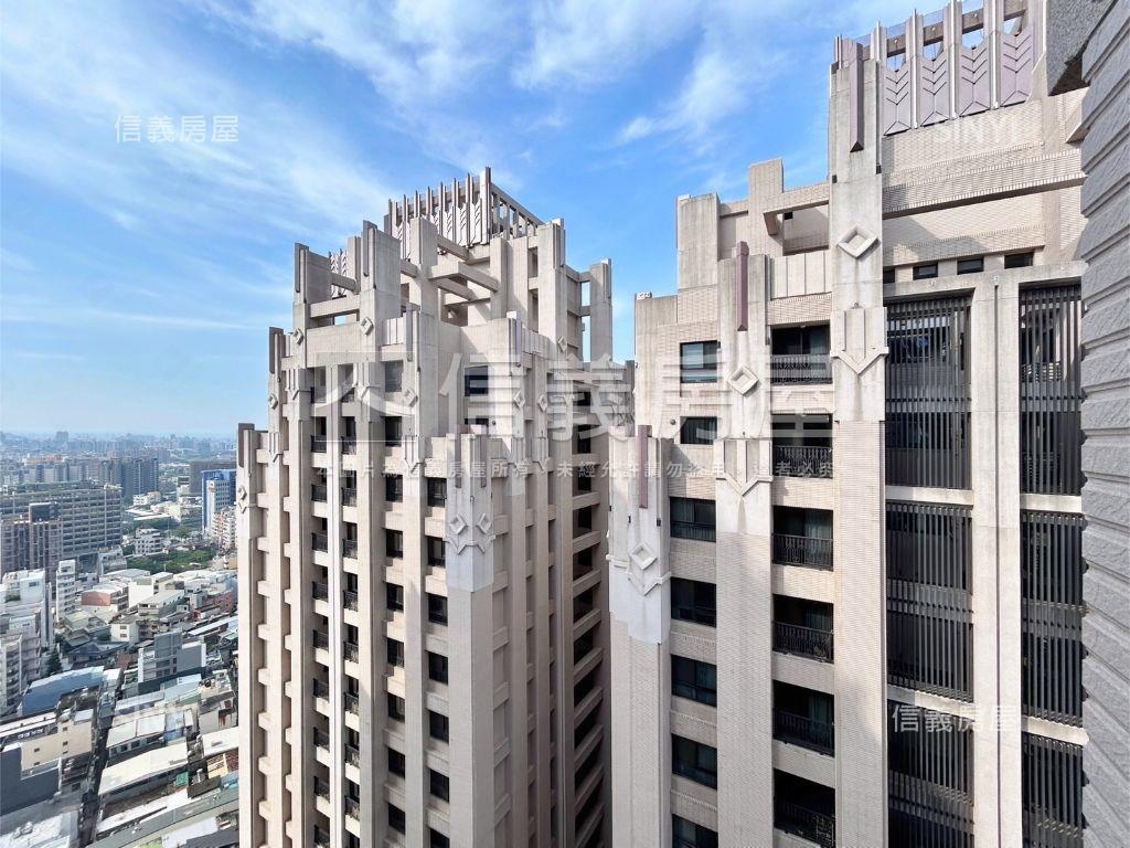 專任稀有次頂樓三房露臺戶房屋室內格局與周邊環境