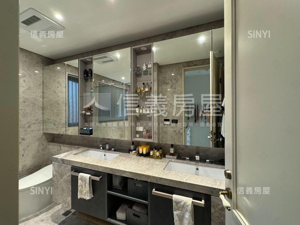 一層一戶碧湖苑豪邸房屋室內格局與周邊環境