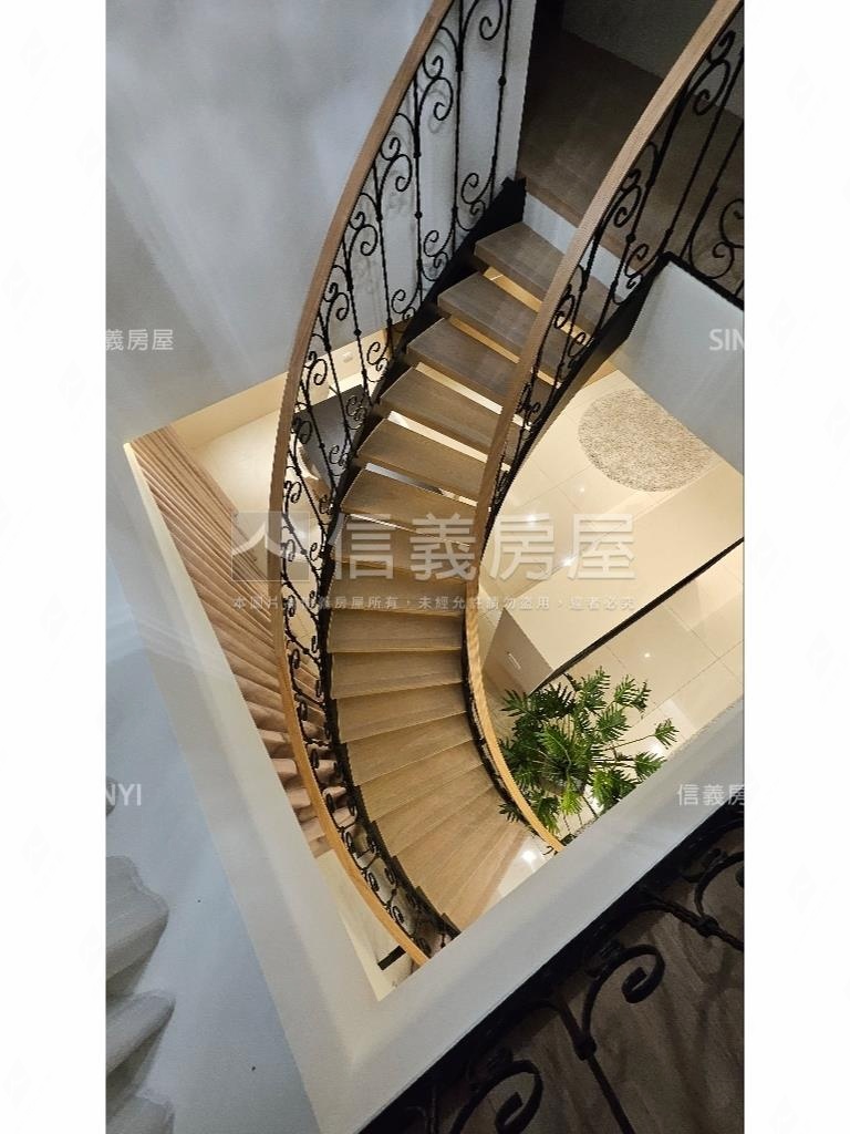 【可看屋】京硯頂樓層峰房屋室內格局與周邊環境