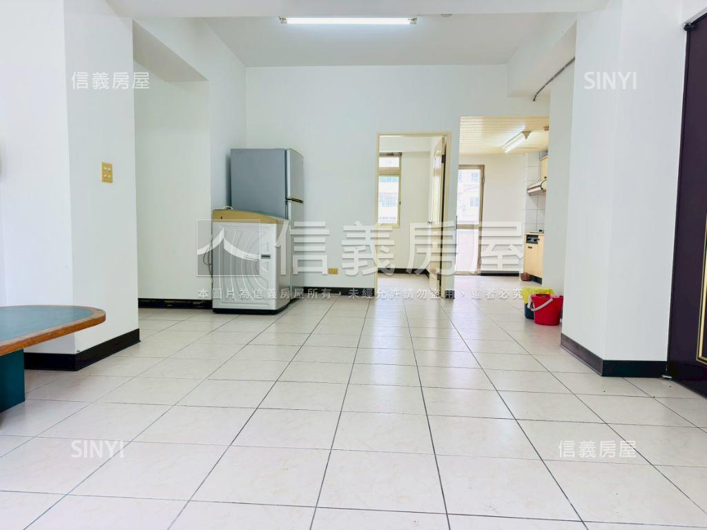 稀有景觀四房平車新市國宅房屋室內格局與周邊環境