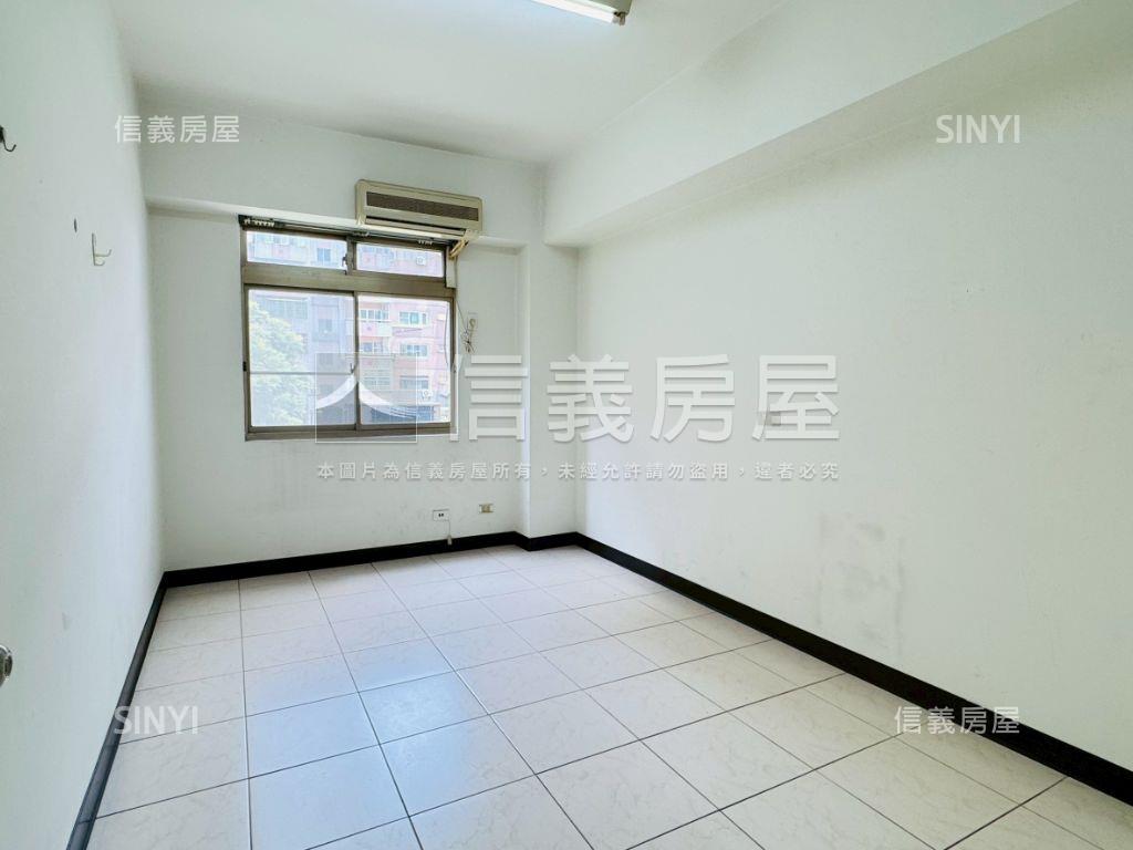 稀有景觀四房平車新市國宅房屋室內格局與周邊環境