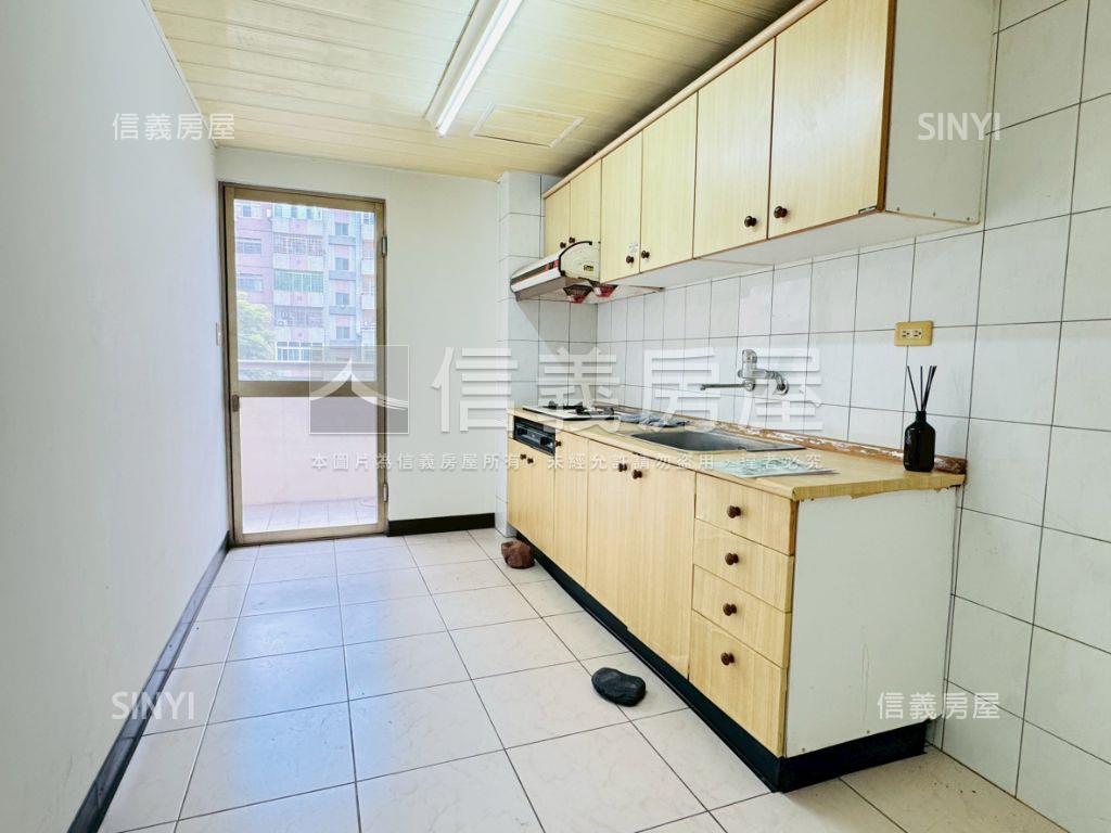 稀有景觀四房平車新市國宅房屋室內格局與周邊環境
