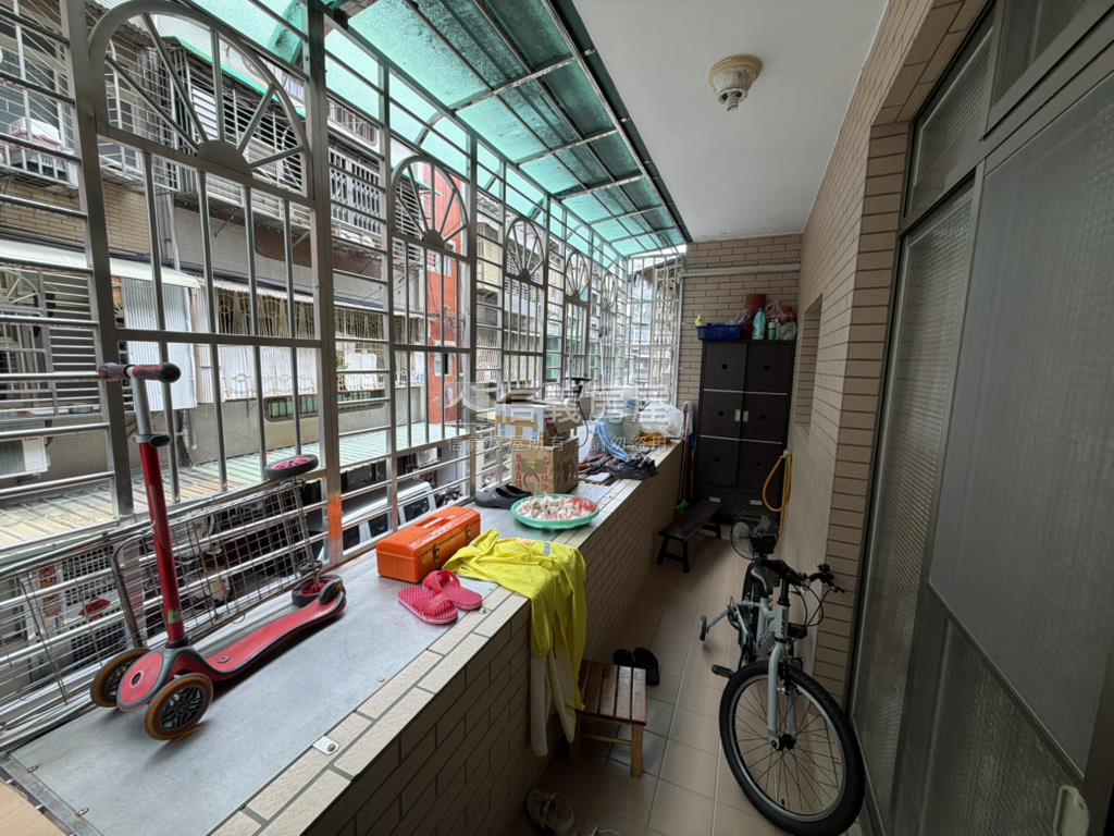 信義路二樓房屋室內格局與周邊環境