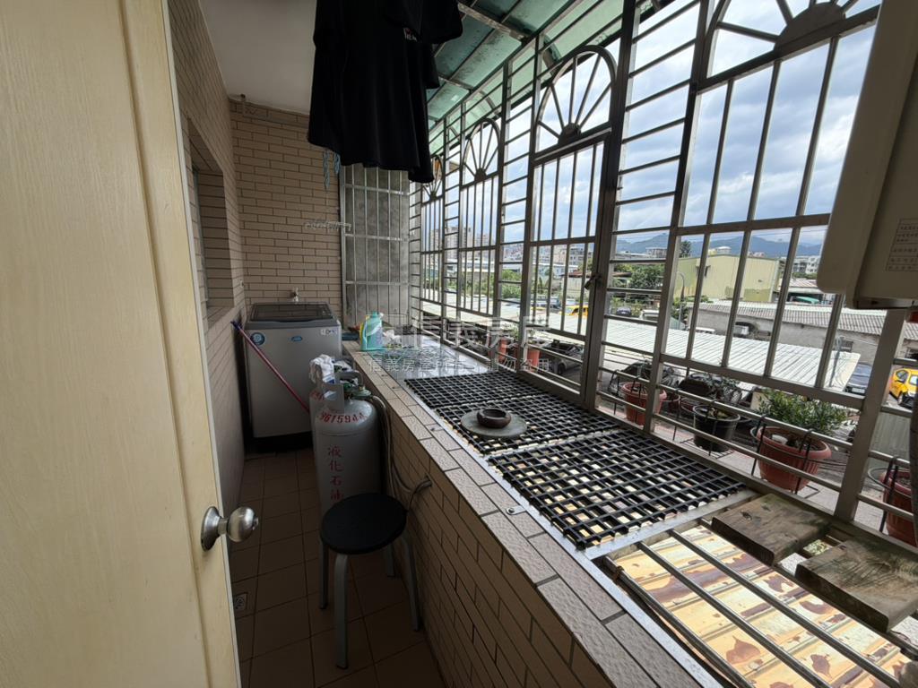 信義路二樓房屋室內格局與周邊環境
