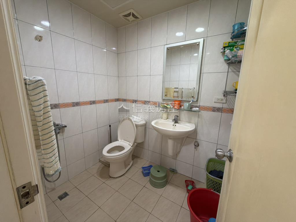 信義路二樓房屋室內格局與周邊環境