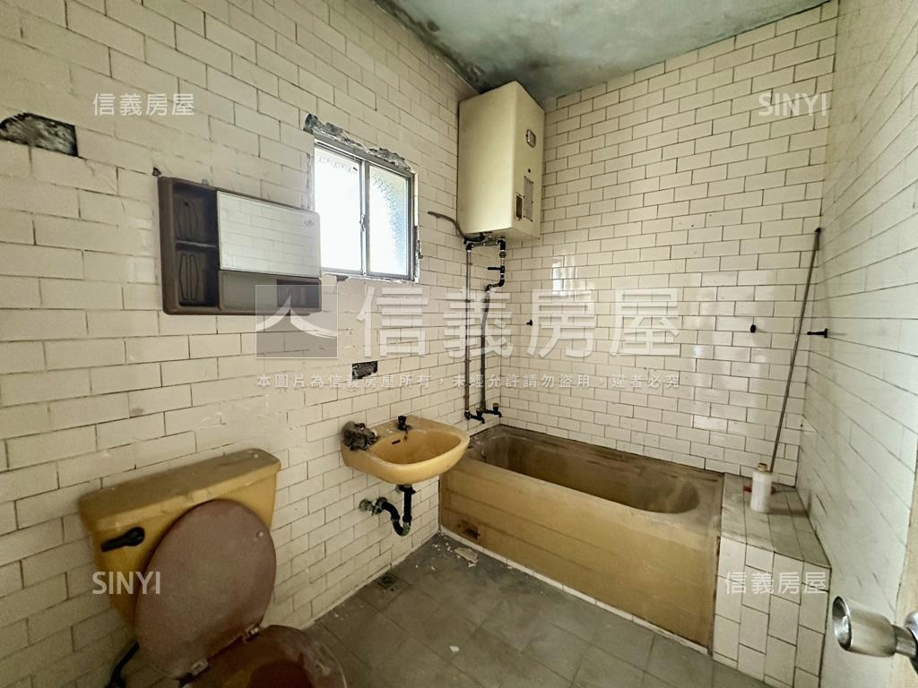 鳳翔前巷後路車庫透天房屋室內格局與周邊環境