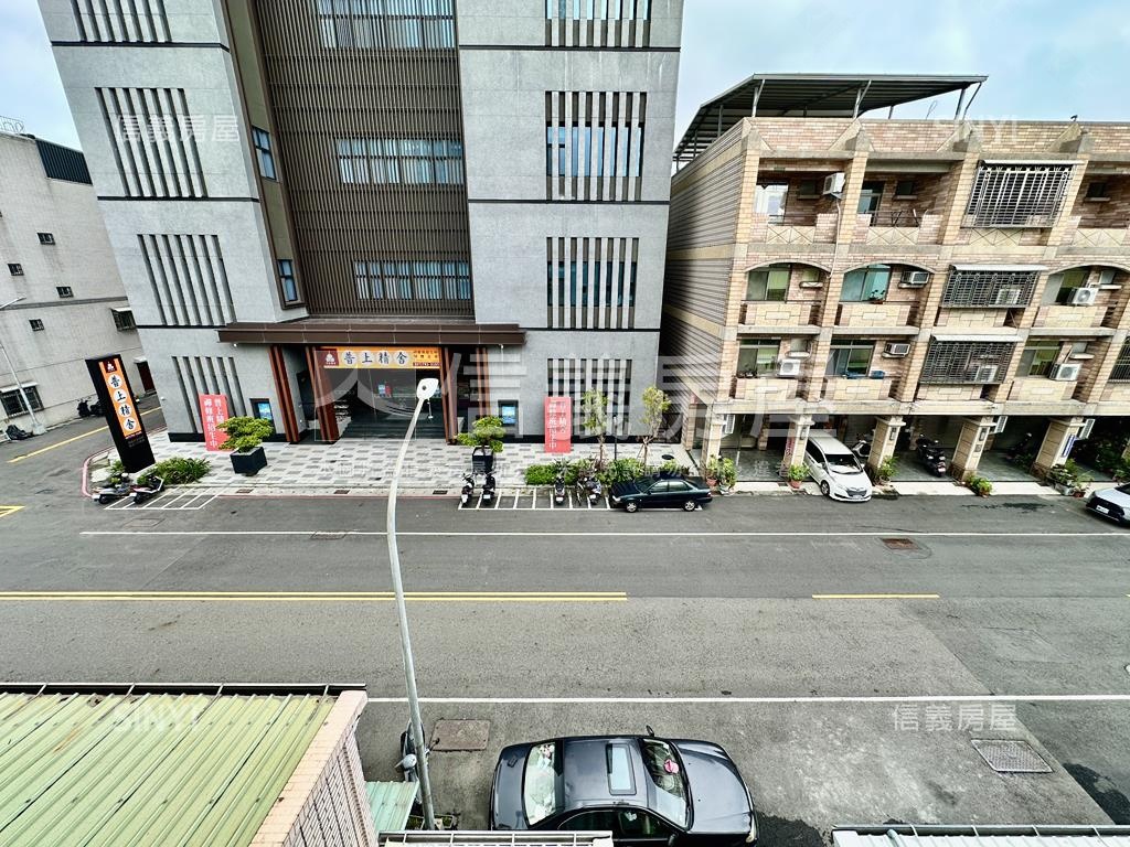 鳳翔前巷後路車庫透天房屋室內格局與周邊環境