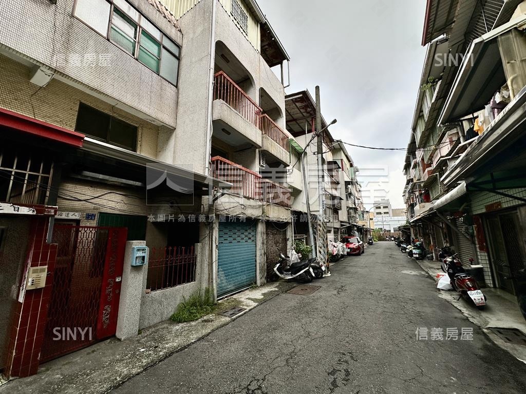 鳳翔前巷後路車庫透天房屋室內格局與周邊環境