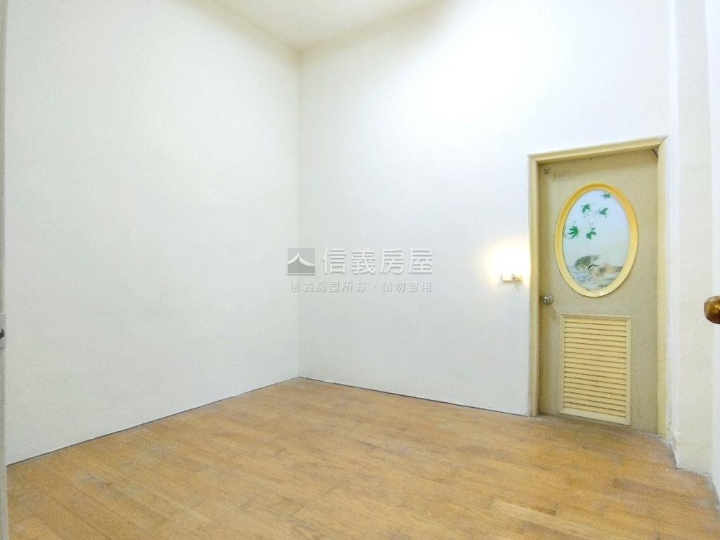 面寬一樓ＬＢ１２捷運房屋室內格局與周邊環境