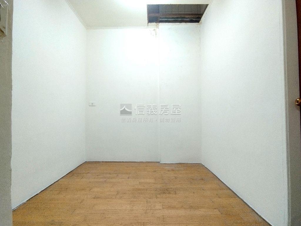面寬一樓ＬＢ１２捷運房屋室內格局與周邊環境