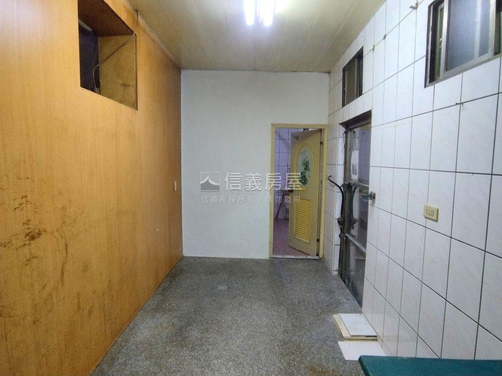 面寬一樓ＬＢ１２捷運房屋室內格局與周邊環境