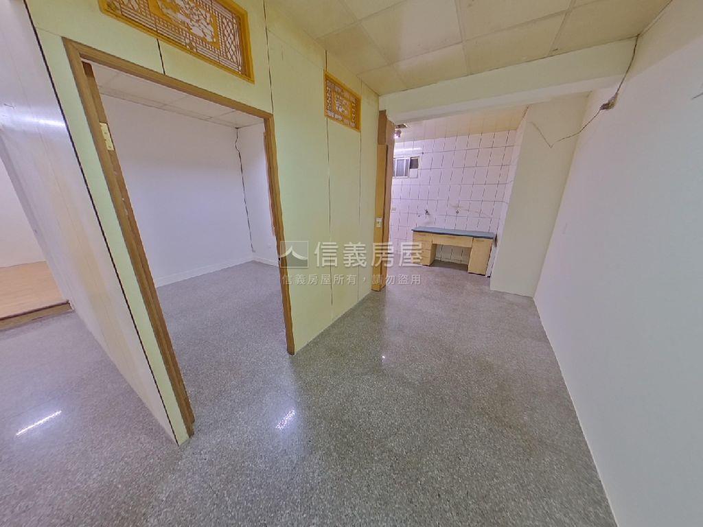 面寬一樓ＬＢ１２捷運房屋室內格局與周邊環境