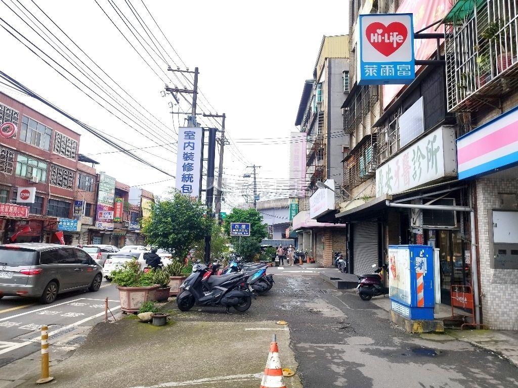 面寬一樓ＬＢ１２捷運房屋室內格局與周邊環境
