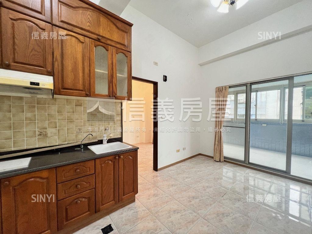 陽明山景．邊間大露臺華廈房屋室內格局與周邊環境