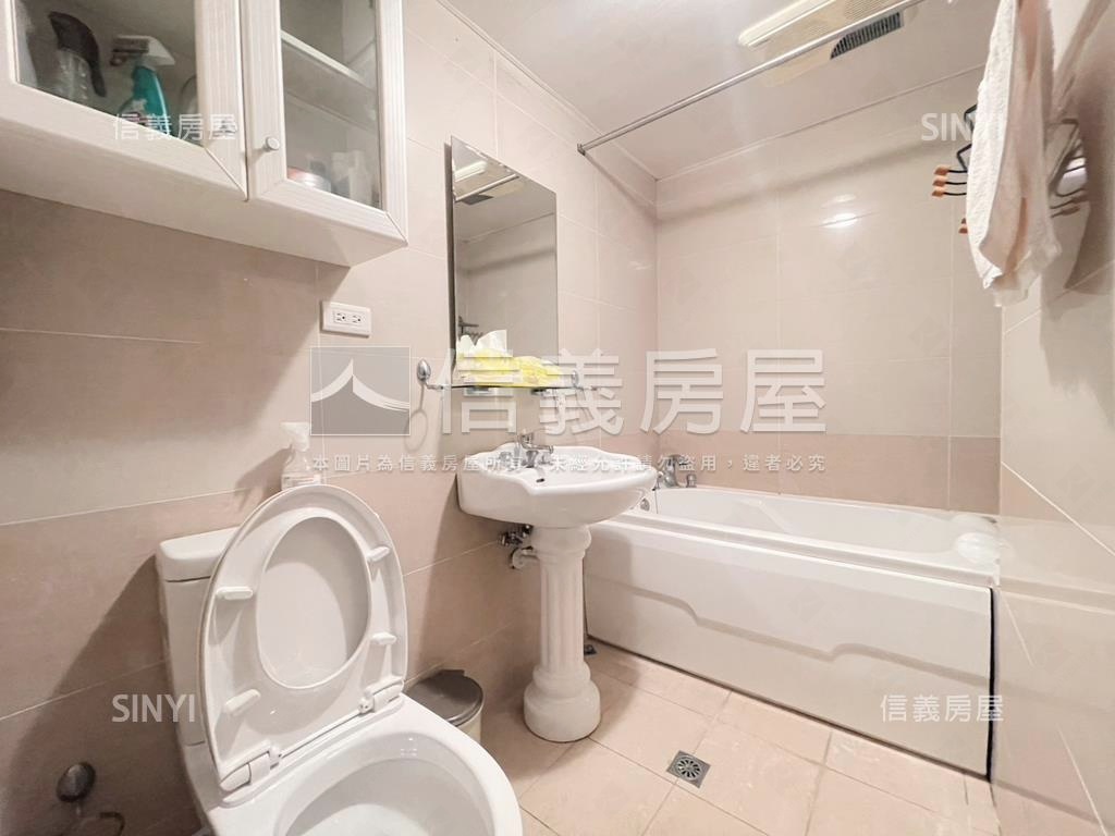 世紀皇家溫馨大三房房屋室內格局與周邊環境
