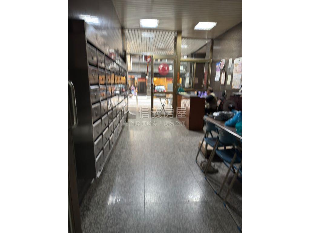 北屯鉅育新年度裝潢附車位房屋室內格局與周邊環境