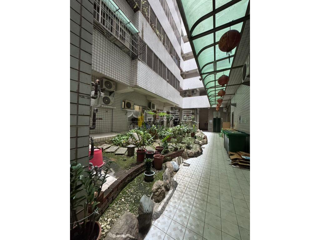 北屯鉅育新年度裝潢附車位房屋室內格局與周邊環境