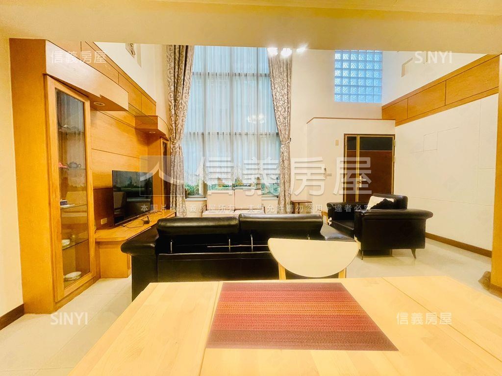 市中心尊龍朝南車墅房屋室內格局與周邊環境