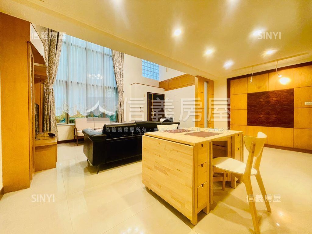 市中心尊龍朝南車墅房屋室內格局與周邊環境