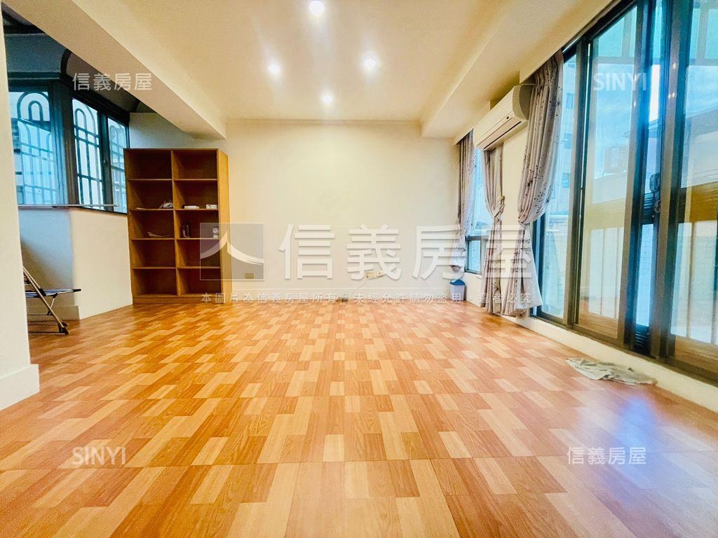 市中心尊龍朝南車墅房屋室內格局與周邊環境
