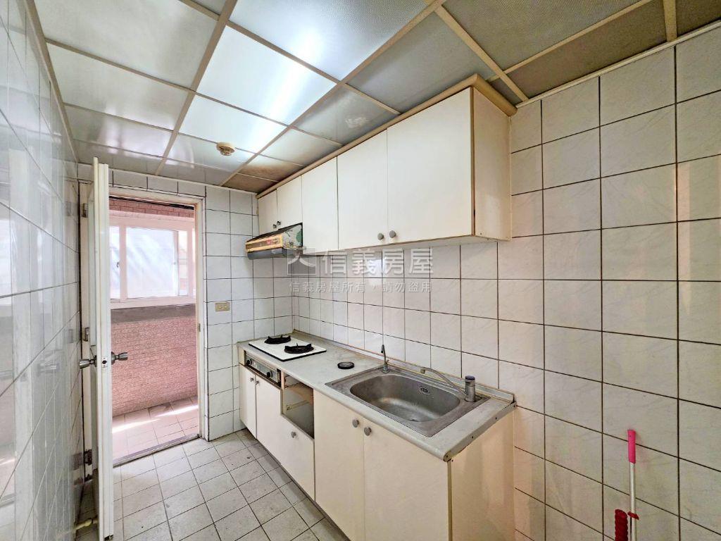桃園甲桂林三房．衛浴開窗房屋室內格局與周邊環境