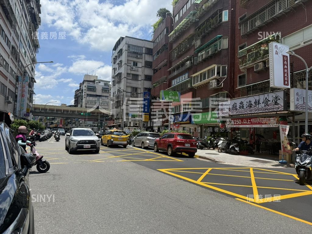 信安人潮店面房屋室內格局與周邊環境